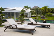 Шезлонги, лежаки