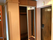 Прихожая: Шкаф,  комод с зеркалом.