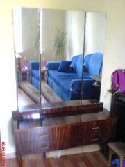 Продам ТРЮМО